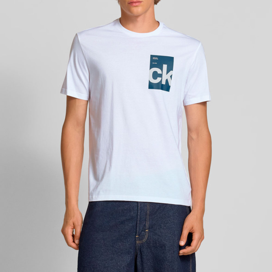 t-shirt-con-grafica-a-scatola t-shirt-con-grafica-a-scatola