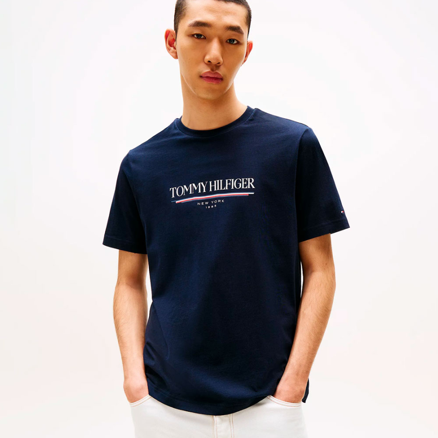 camiseta-de-cuello-redondo-con-logo camiseta-de-cuello-redondo-con-logo