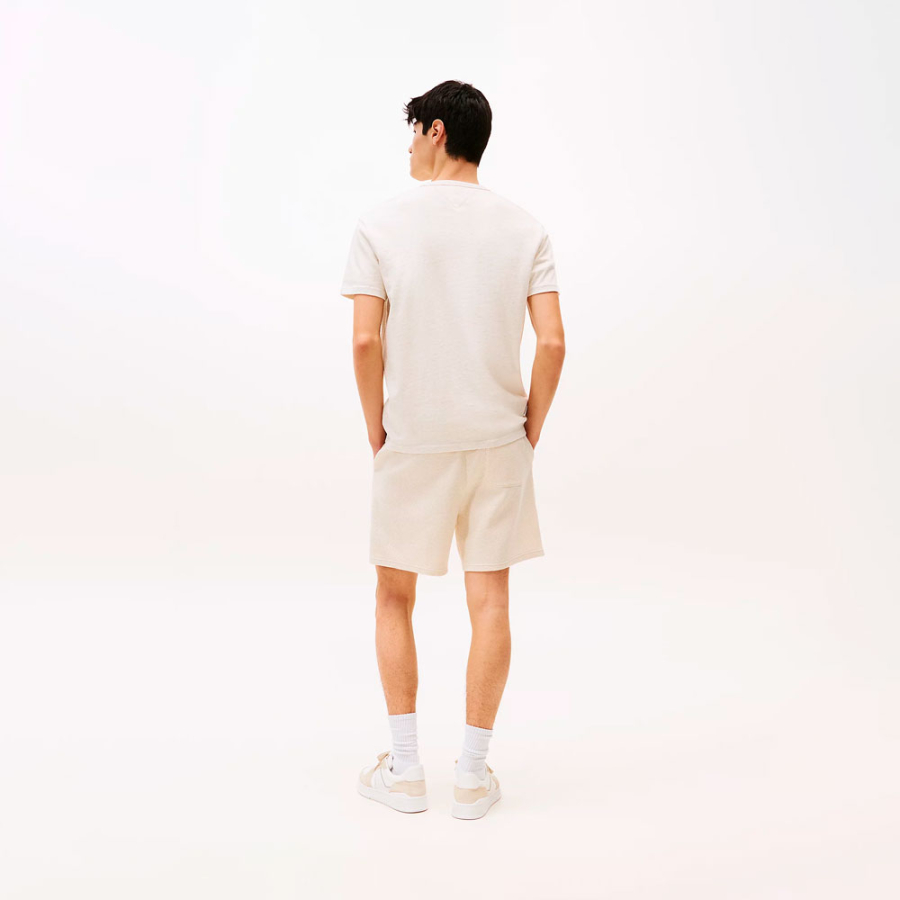 camiseta-con-parche-tonal-de-la-marca camiseta-con-parche-tonal-de-la-marca