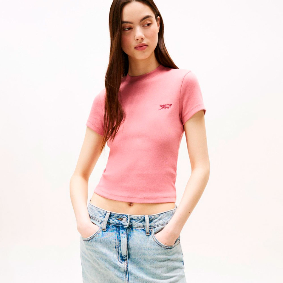 schlankes-t-shirt-mit-schriftzug schlankes-t-shirt-mit-schriftzug