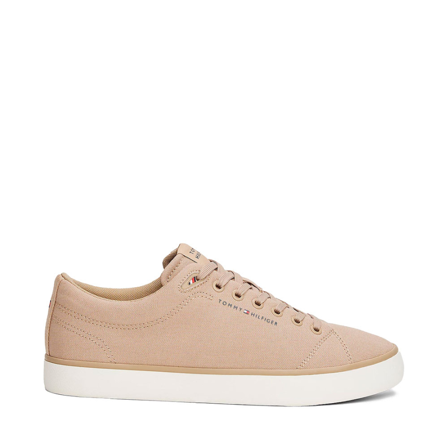 sneakers-with-logo-patch sneakers-with-logo-patch