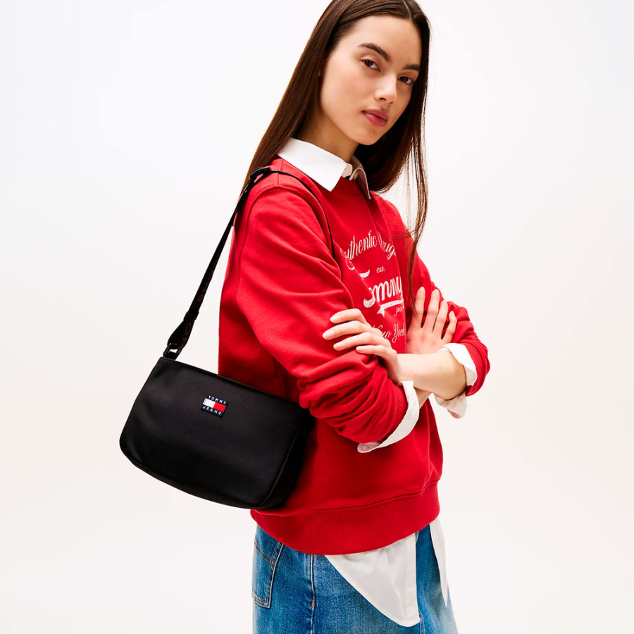 essential-crossbody-bag-with-inscription essential-crossbody-bag-with-inscription