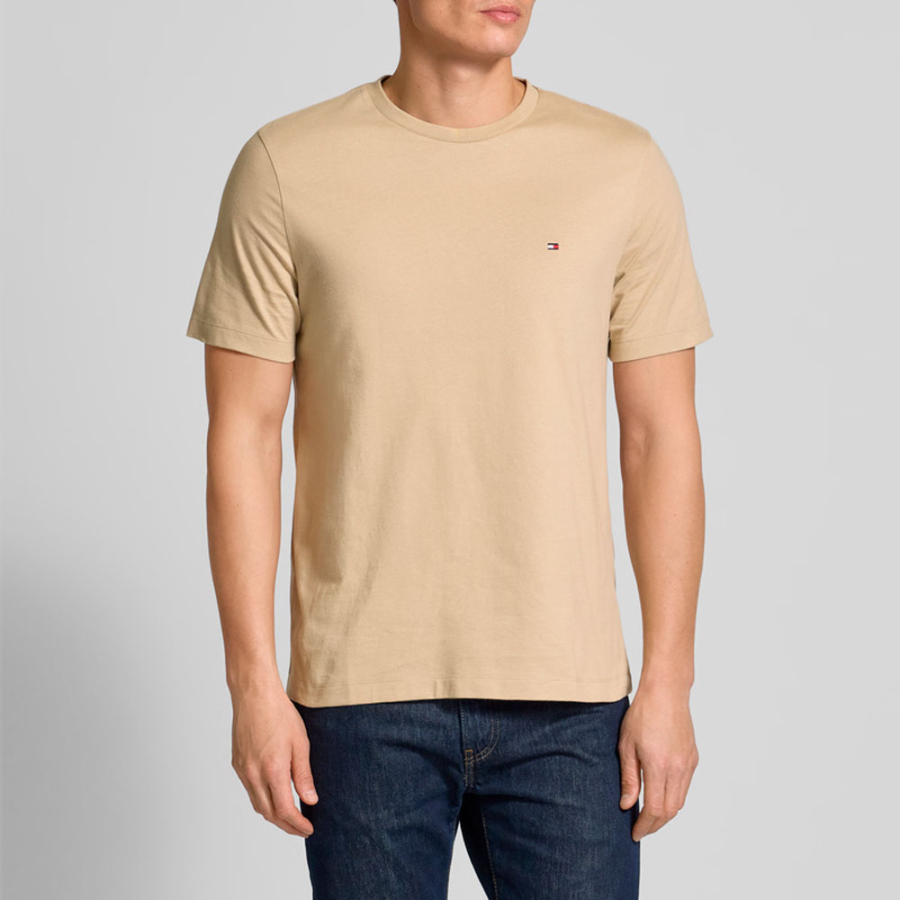 camiseta-de-cuello-redondo-con-logo-bordado camiseta-de-cuello-redondo-con-logo-bordado