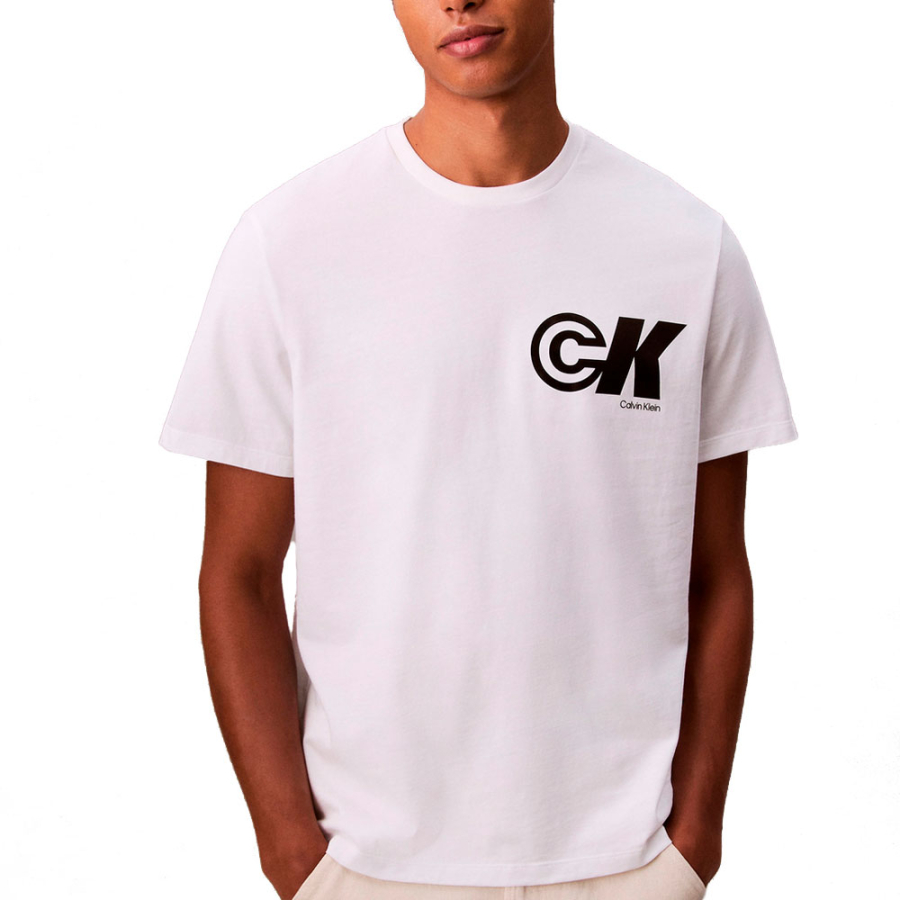 camiseta-esportiva-com-monograma-e-logotipo-grafico camiseta-esportiva-com-monograma-e-logotipo-grafico