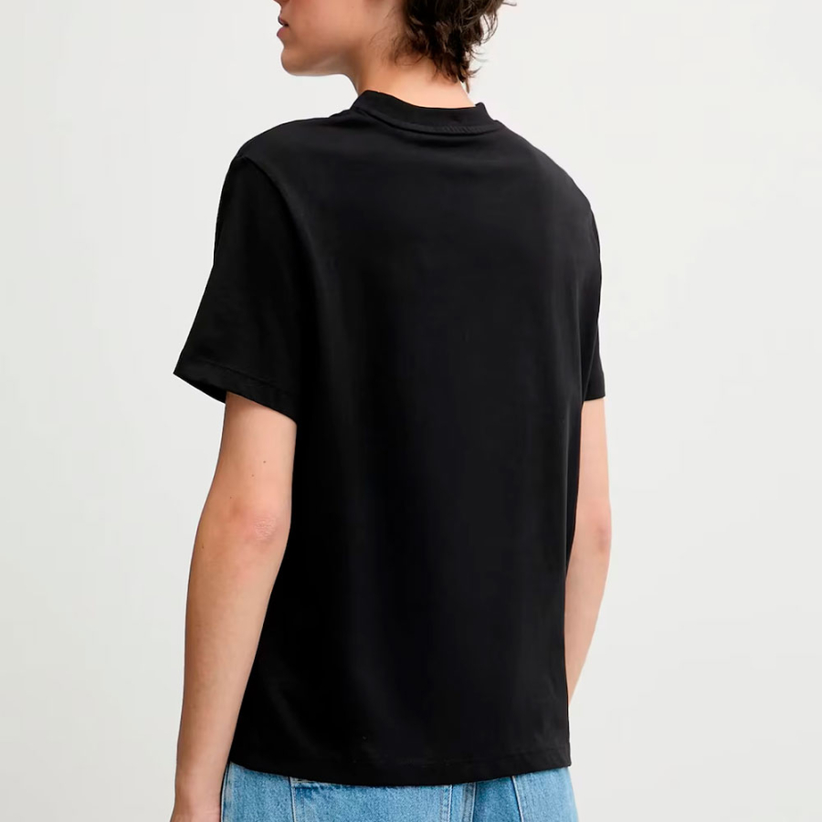 camiseta-com-logotipo-classico camiseta-com-logotipo-classico