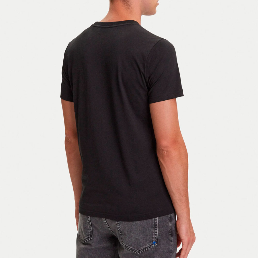 camiseta-con-logotipo-de-aro camiseta-con-logotipo-de-aro