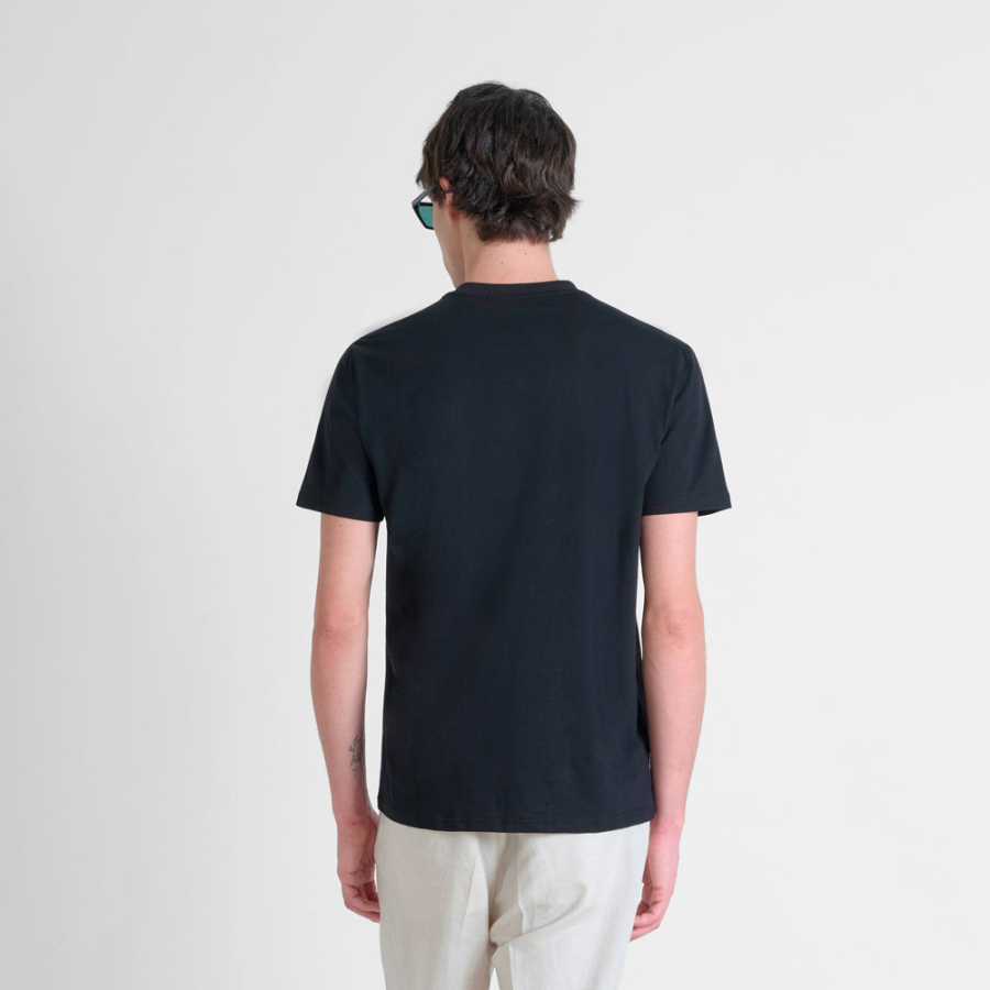regular-fit-tee-with-logo-patch regular-fit-tee-with-logo-patch