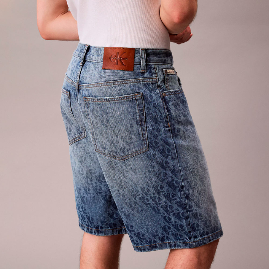 shorts-mit-monogramm-logo-im-stil-der-90er shorts-mit-monogramm-logo-im-stil-der-90er