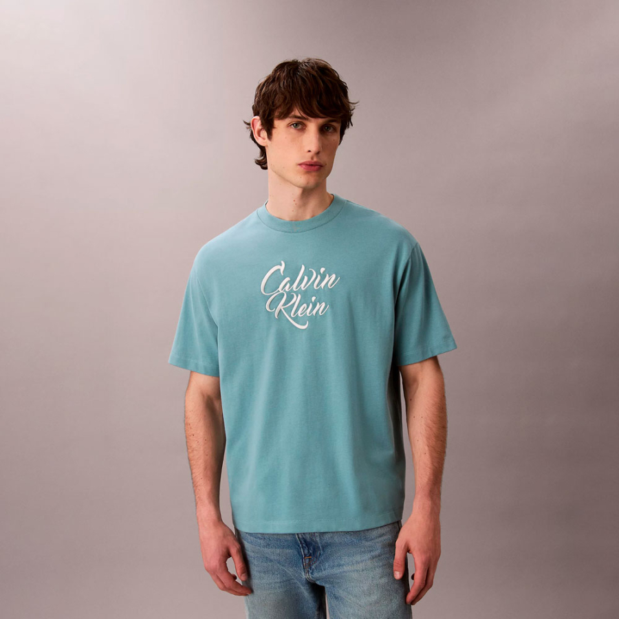 camiseta-holgada-con-logo-grafico-con-letras