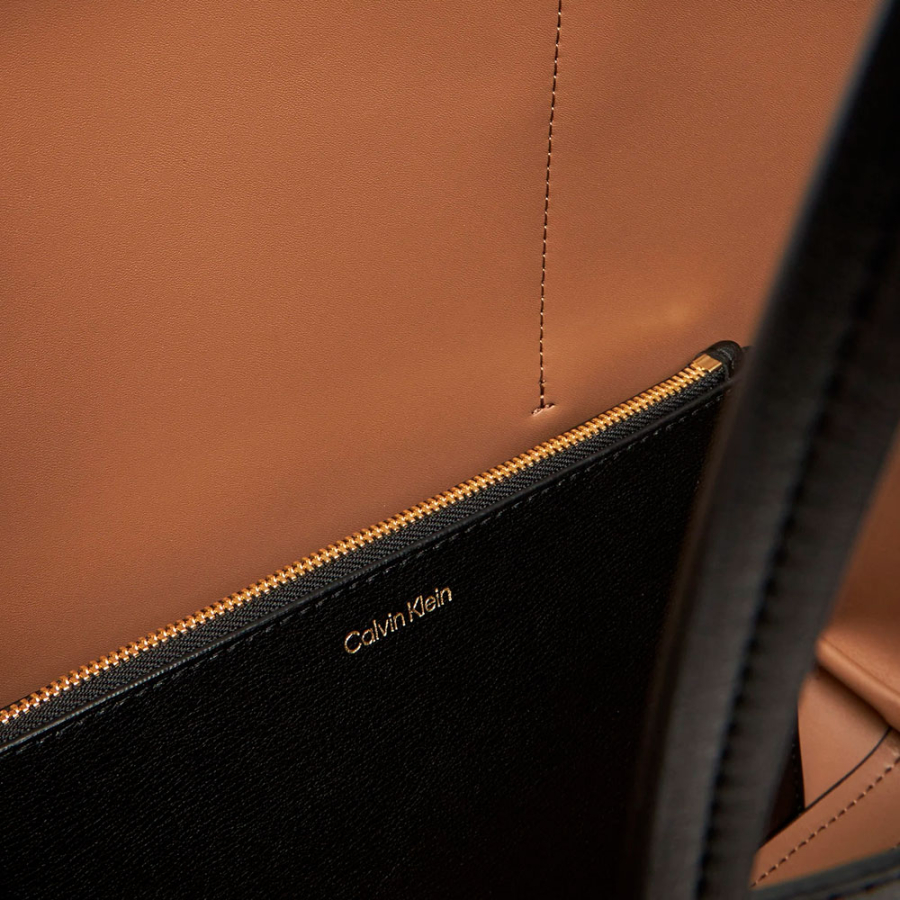 sacola-pequena-com-logotipo-de-folha sacola-pequena-com-logotipo-de-folha