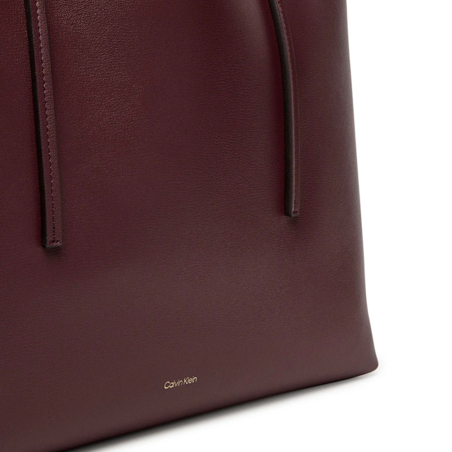 sac-fourre-tout-avec-logo-en-aluminium sac-fourre-tout-avec-logo-en-aluminium