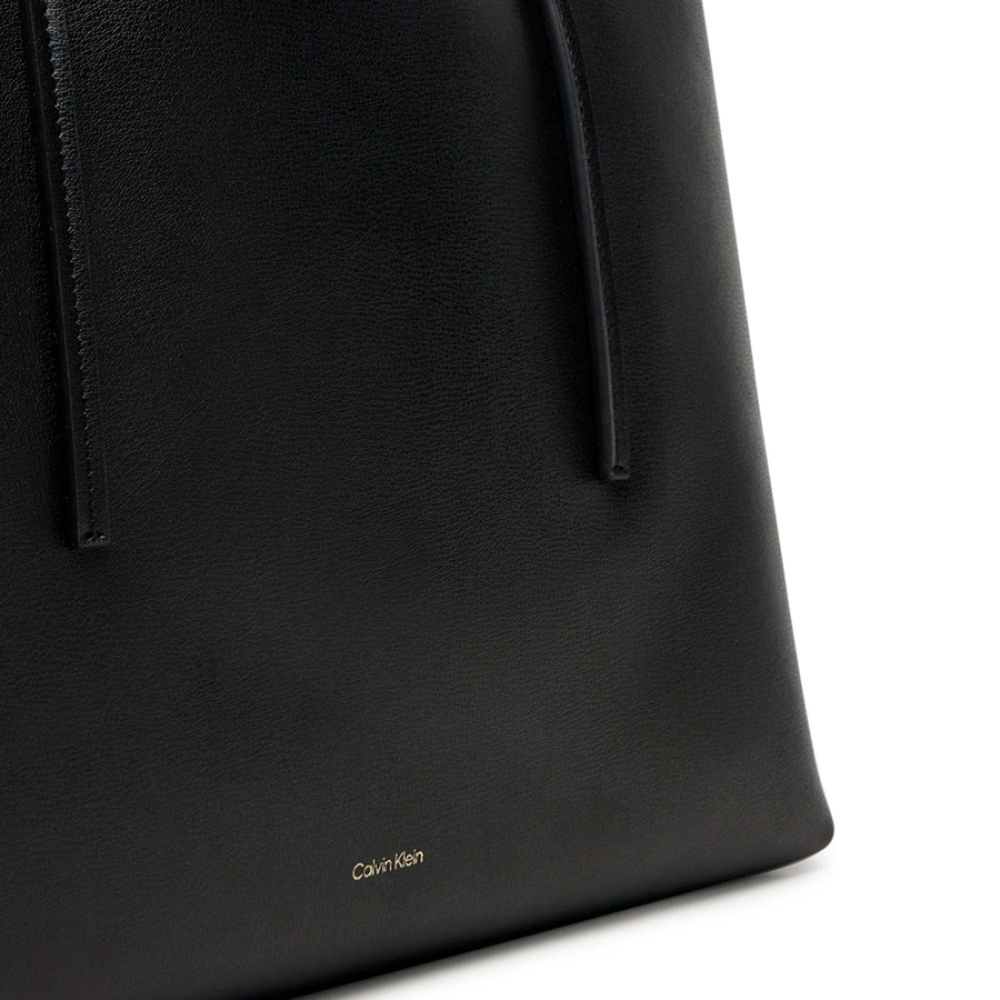 sac-fourre-tout-avec-logo-en-aluminium sac-fourre-tout-avec-logo-en-aluminium
