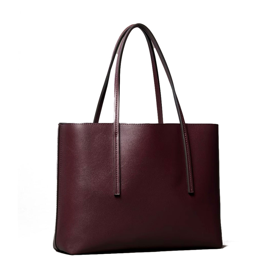 petit-sac-fourre-tout-avec-logo-en-aluminium petit-sac-fourre-tout-avec-logo-en-aluminium