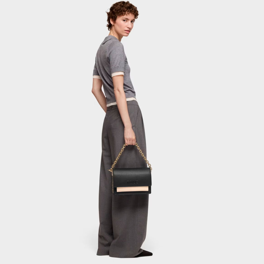 mittelgrosse-umhangetasche-kaos-icon-audree-in-schwarz
