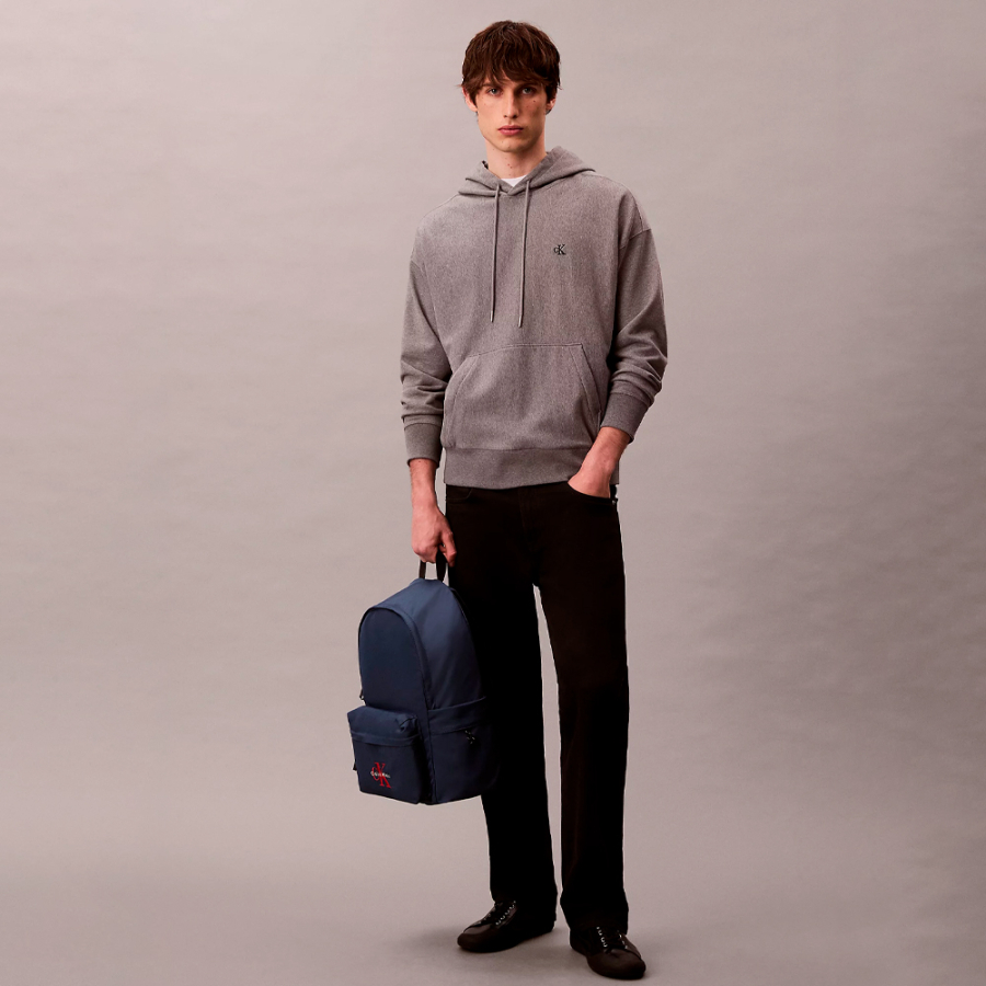mochila-de-nylon-com-logotipo-de-monograma