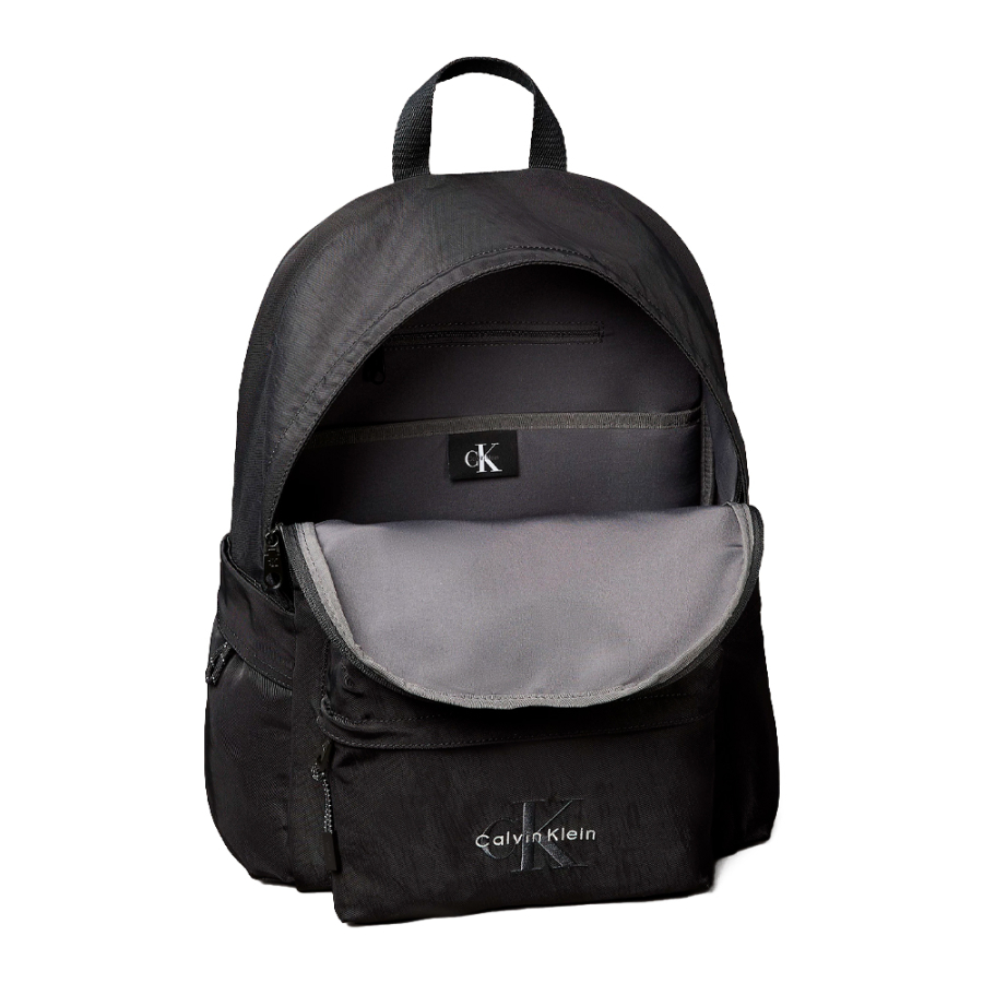 nylon-rucksack-mit-monogramm-logo nylon-rucksack-mit-monogramm-logo