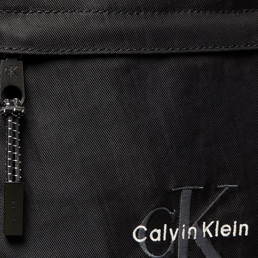 bolsa-de-nylon-plana-com-logotipo-de-monograma
