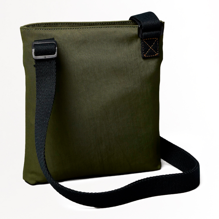 borsa-piatta-in-nylon-con-logo-monogramma borsa-piatta-in-nylon-con-logo-monogramma