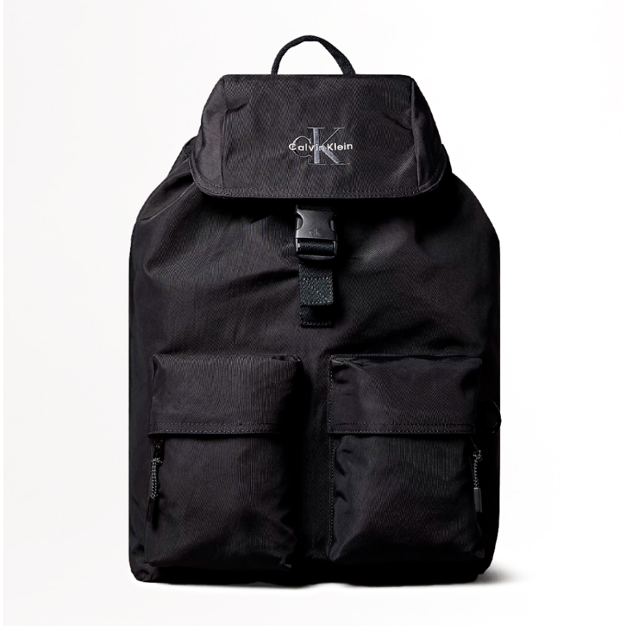 mochila-de-nylon-com-aba-e-logotipo-de-monograma