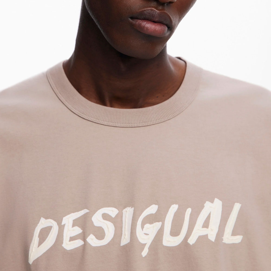 short-sleeved-t-shirt-with-textured-logo