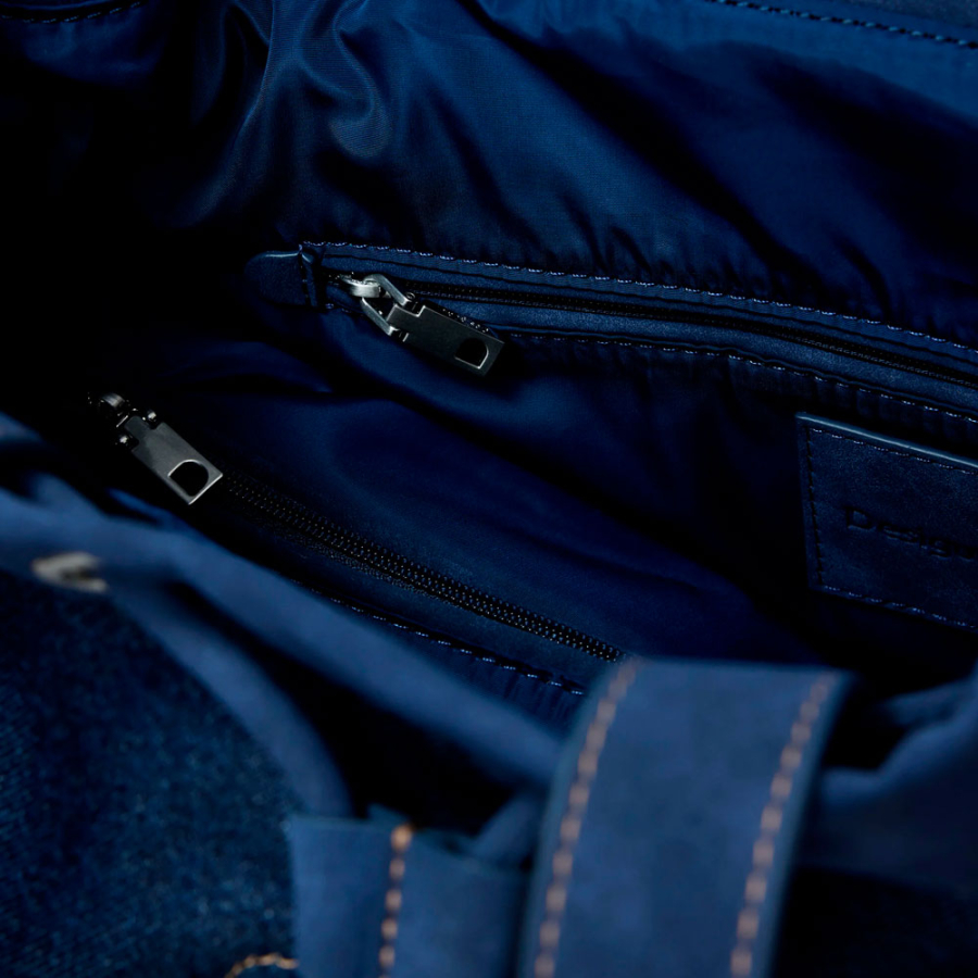 mochila-denim-bombonera-convertible-mediana