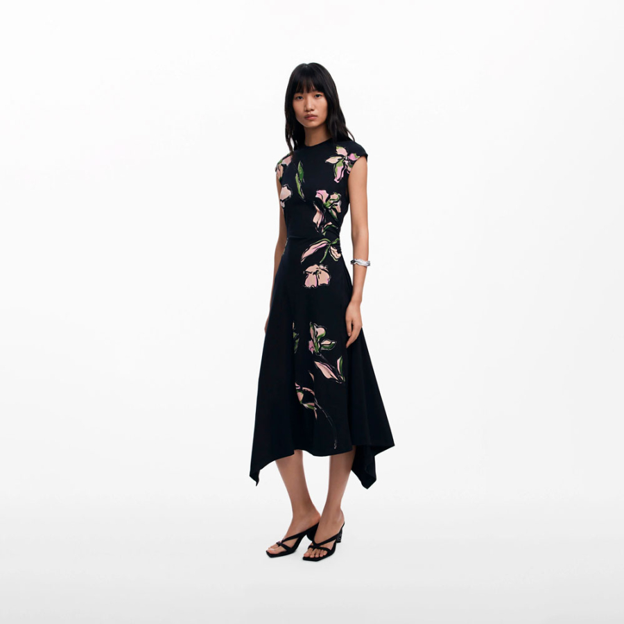 robe-a-fleurs-irregulieres robe-a-fleurs-irregulieres