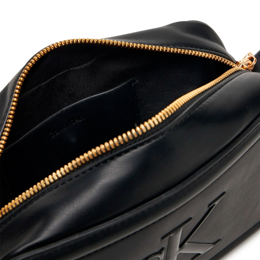 umhangetasche-mit-eingraviertem-monogramm-logo umhangetasche-mit-eingraviertem-monogramm-logo