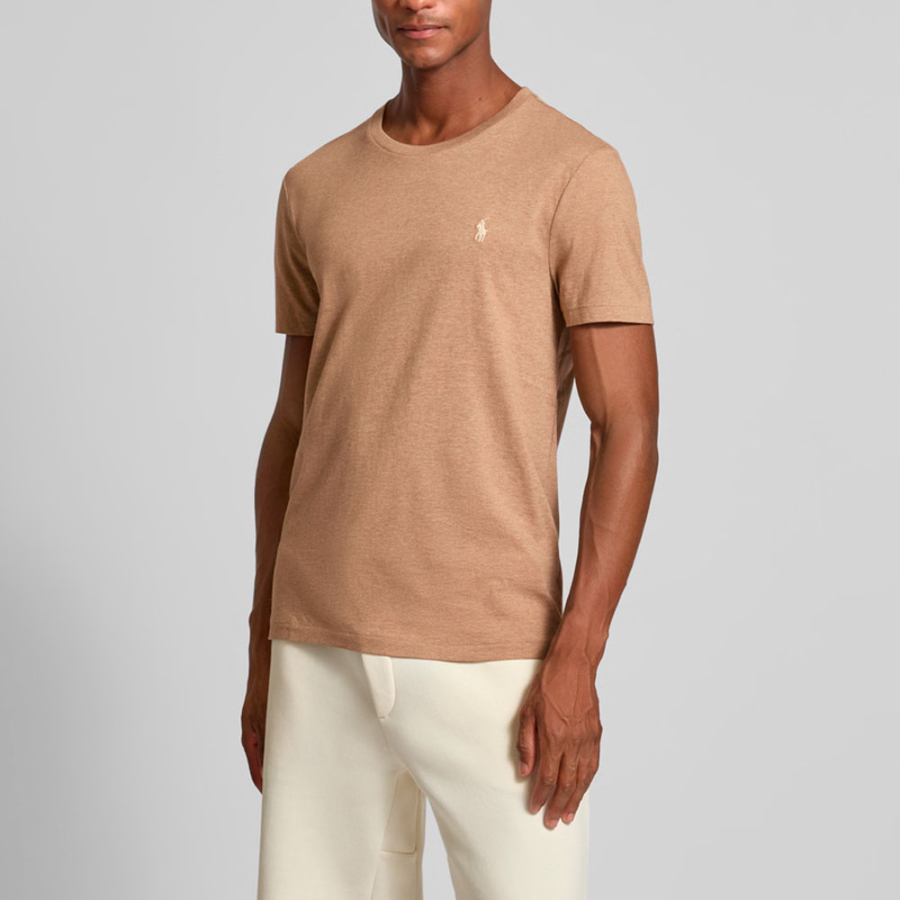 camiseta-com-logotipo-costurado