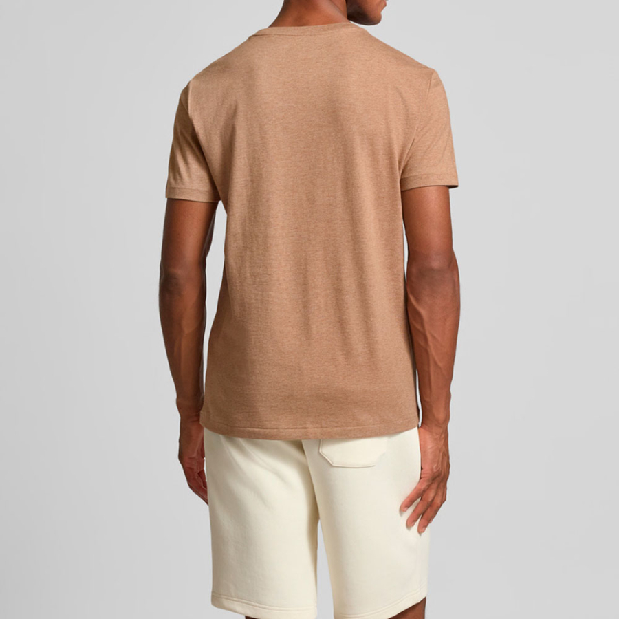 camiseta-com-logotipo-costurado