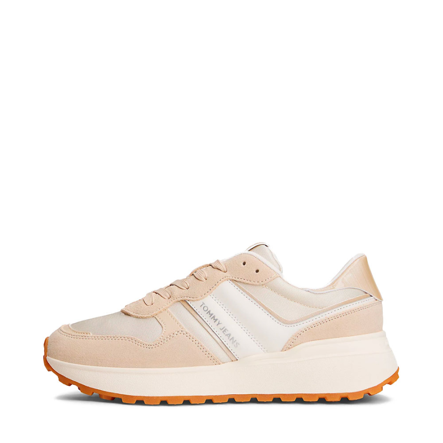 baskets-en-daim-avec-un-melange-de-textures baskets-en-daim-avec-un-melange-de-textures