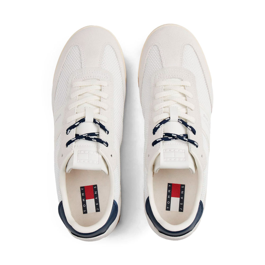 schnur-sneaker-mit-profilsohle