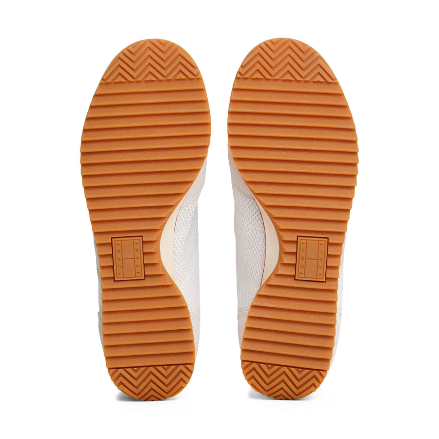 baskets-a-lacets-avec-semelles-crantees baskets-a-lacets-avec-semelles-crantees