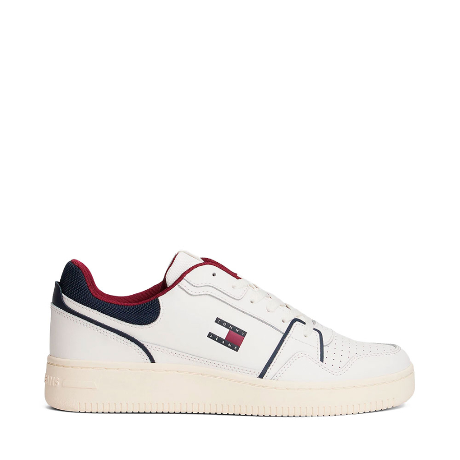 basketballschuhe-mit-dunner-gezahnter-sohle