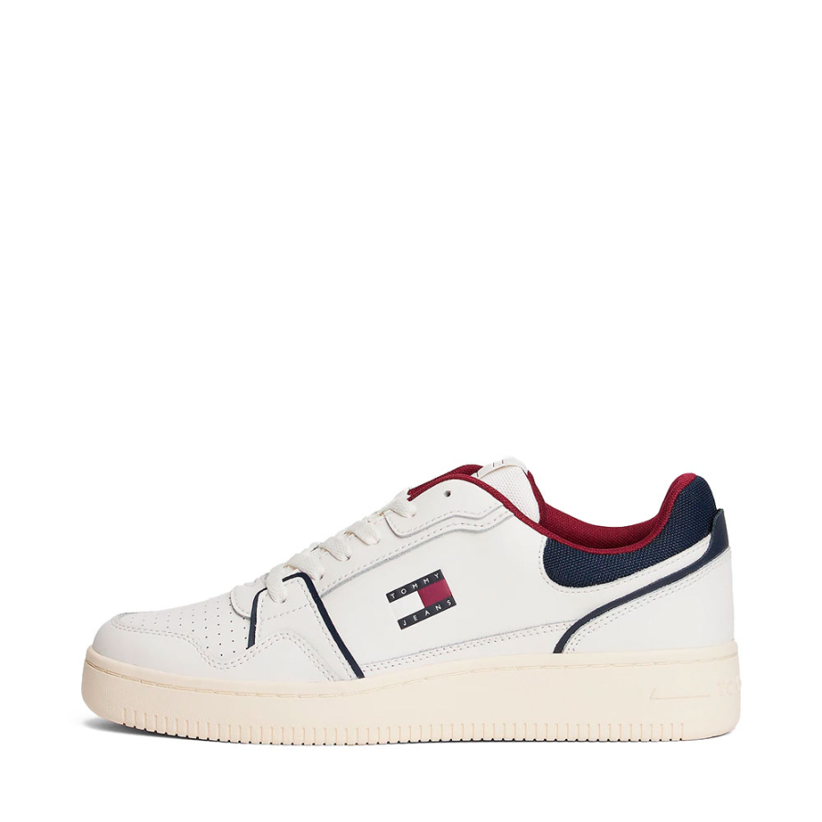zapatillas-de-baloncesto-con-suela-fina-dentada