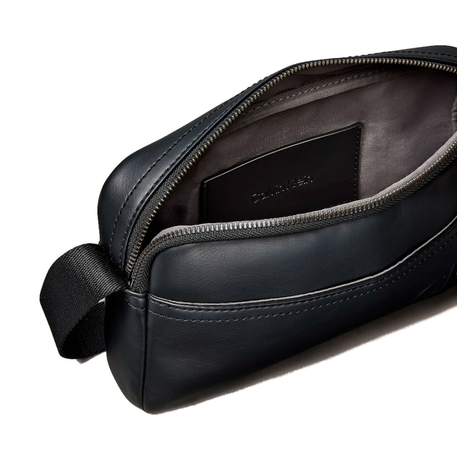 bolso-cruzado-con-logo-monograma-grabado