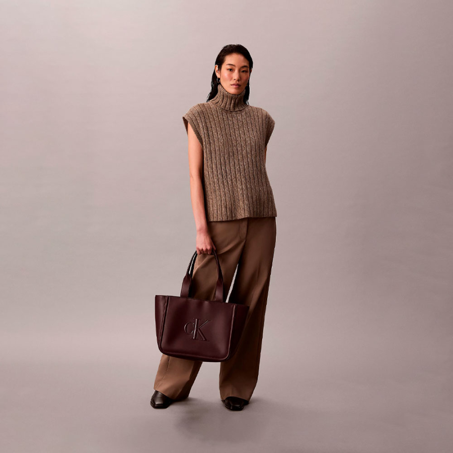 bolso-tote-con-monograma-grabado