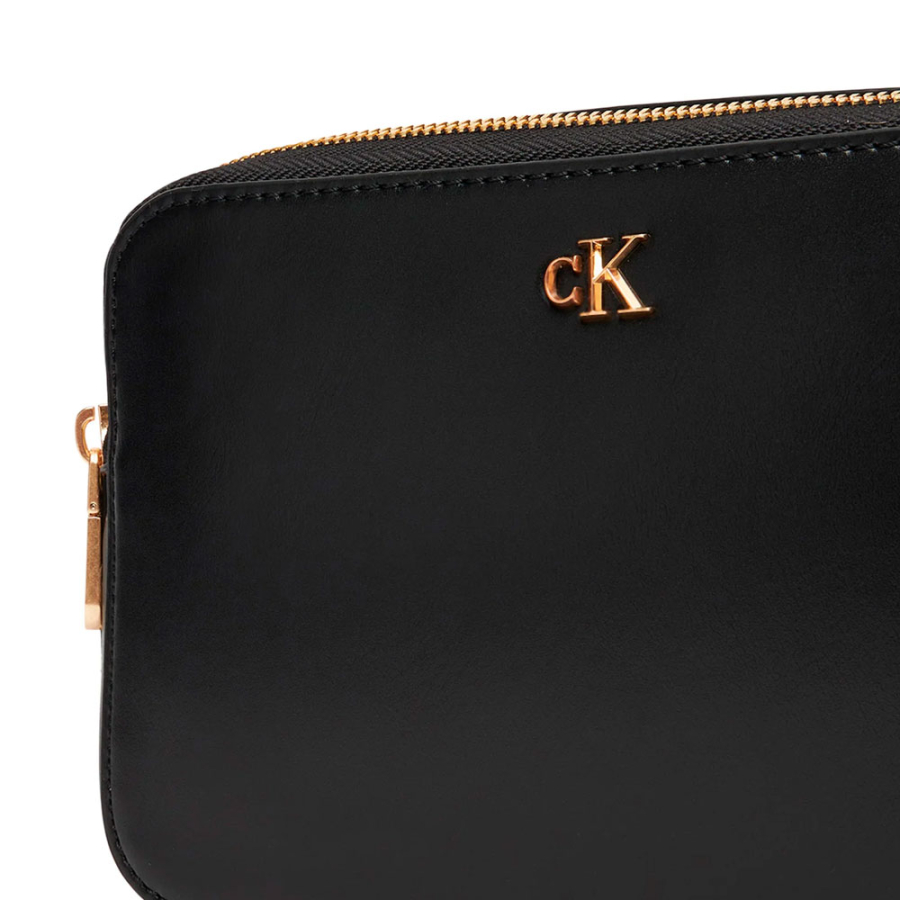 bolso-cruzado-con-herraje-con-logo-monograma