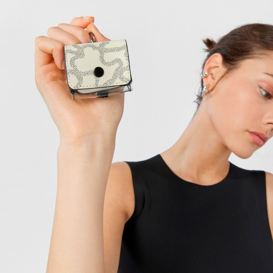 funda-colgante-airpods-mediano-negro-tous-kaos-summer