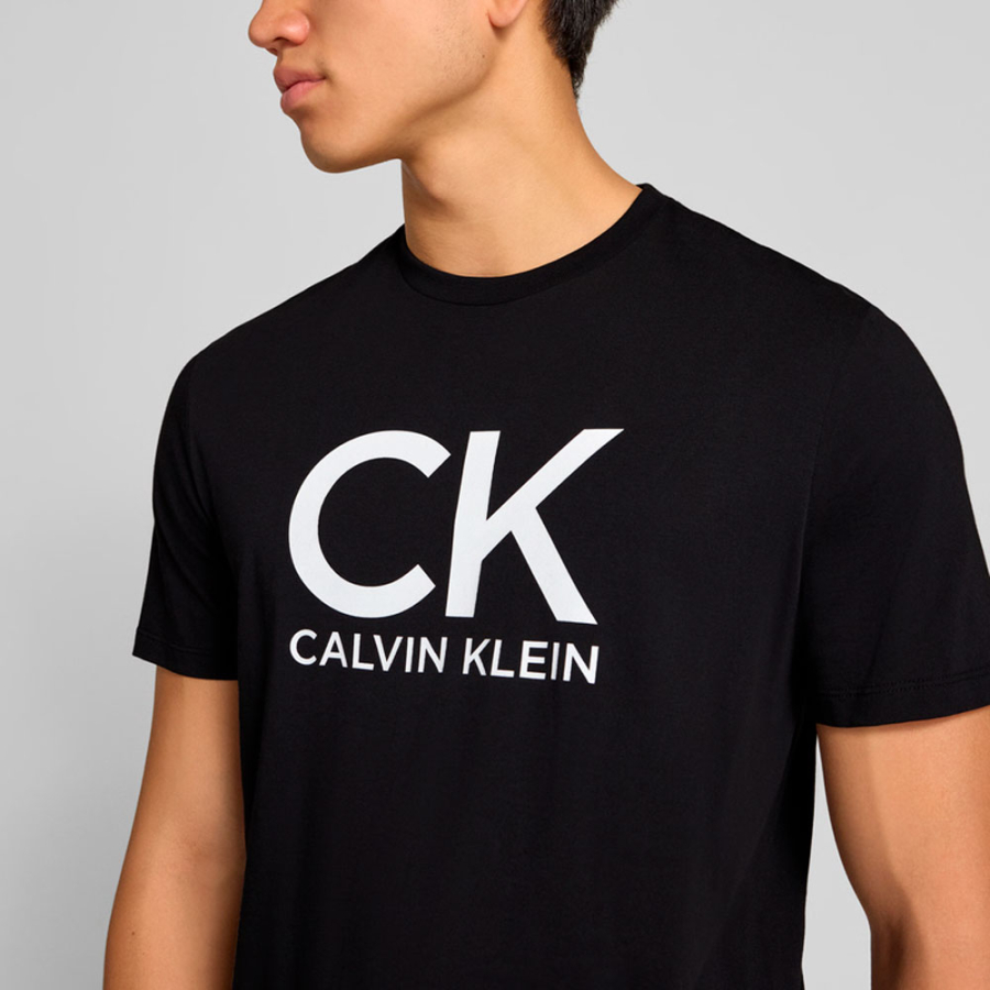 t-shirt-con-logo-grande