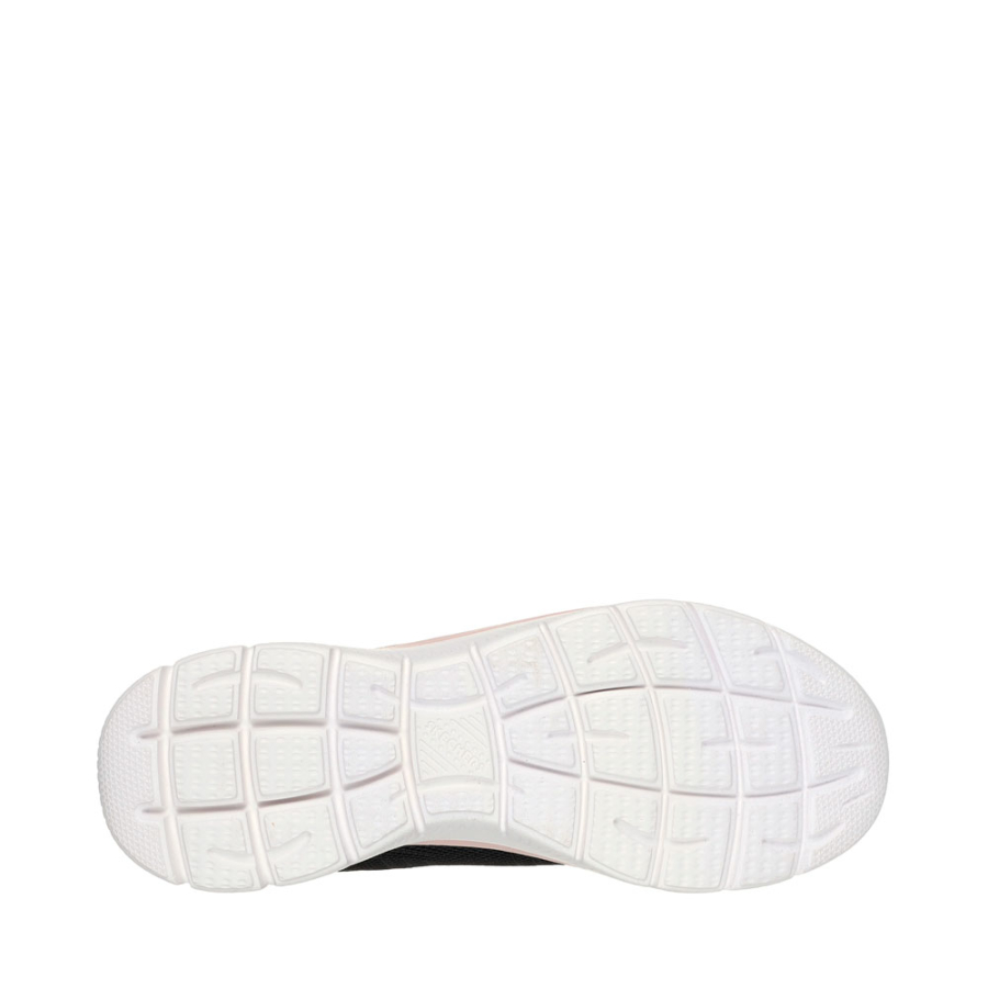 summits-sneakers-artistry-chic