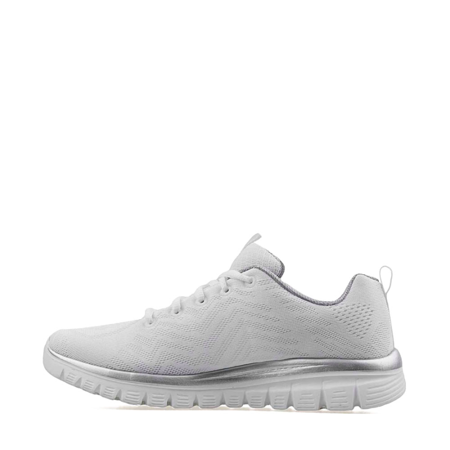 graceful-sneakers-get-connected