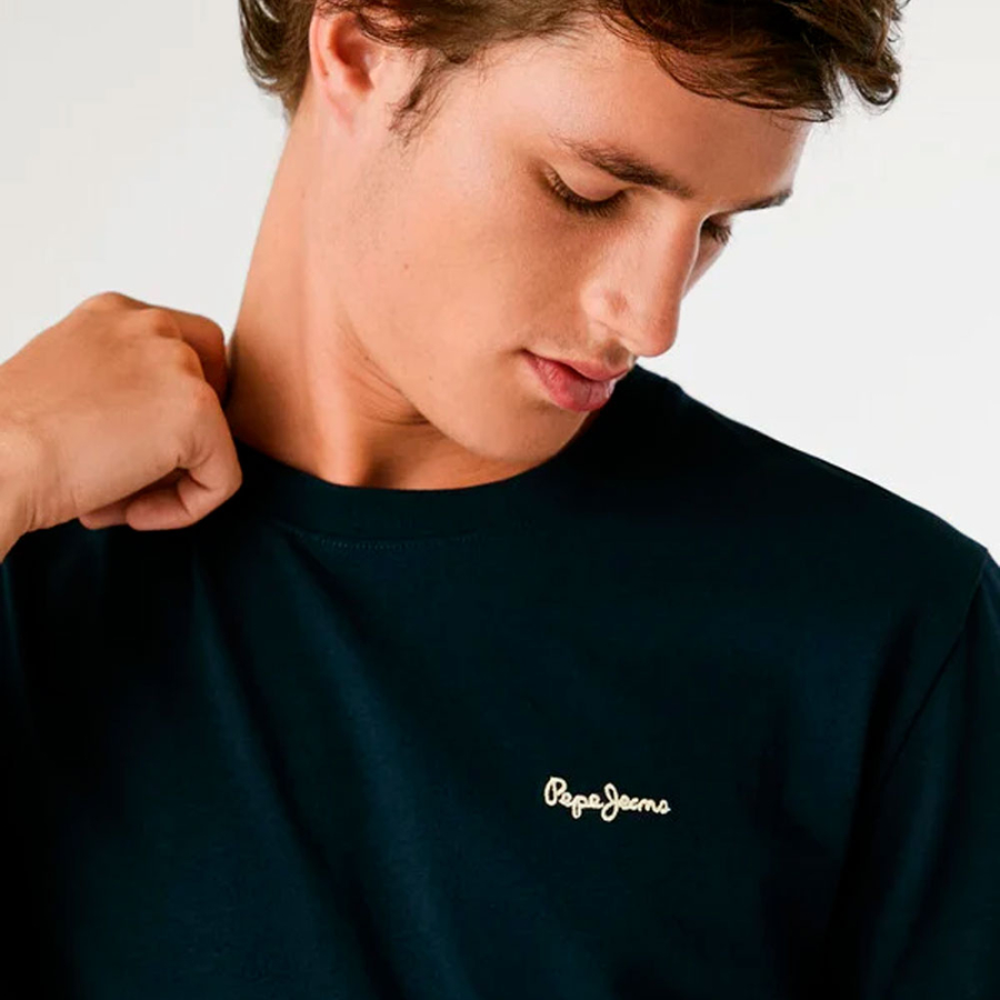 t-shirt-mit-normaler-passform-und-gesticktem-logo t-shirt-mit-normaler-passform-und-gesticktem-logo