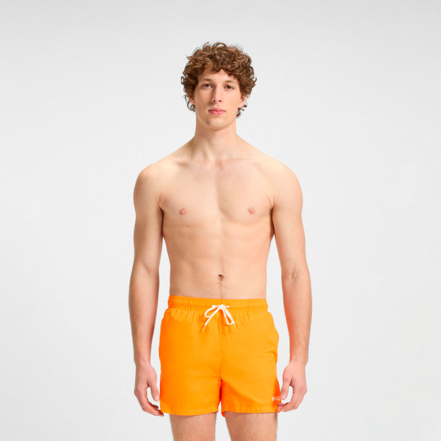 banador-tipo-shorts-con-forro-integral-y-logo-en-contraste