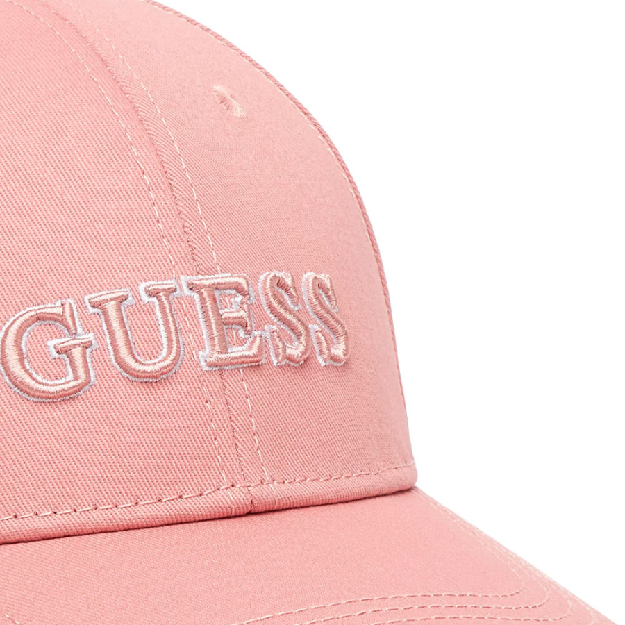 gorra-con-visera-y-logo