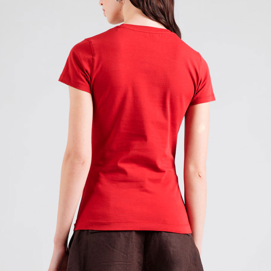 camiseta-com-logotipo-bordado