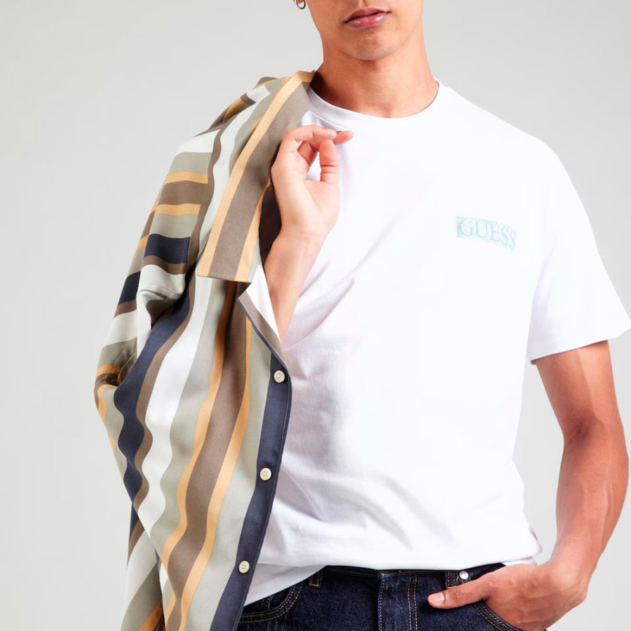 camiseta-con-logotipo-en-la-espalda-oversize