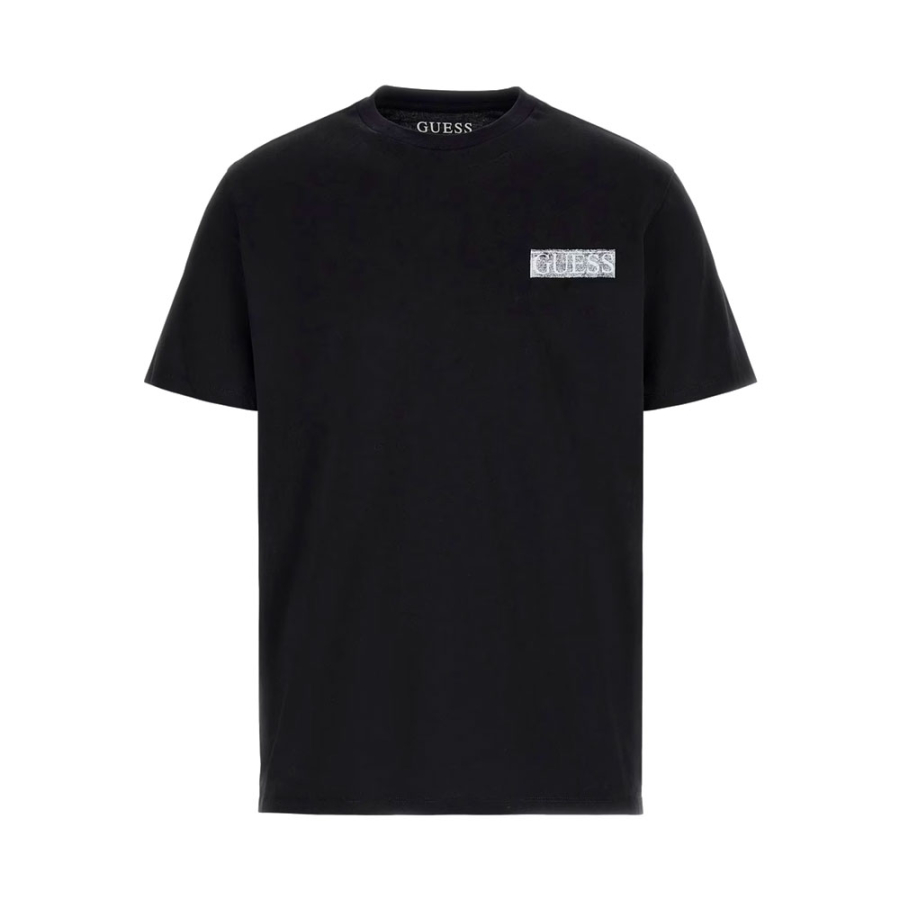 camiseta-oversized-com-logo-nas-costas