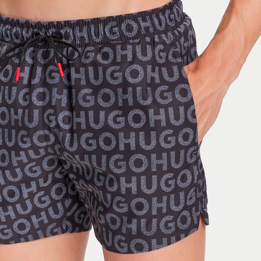 banador-tipo-shorts-con-estampado-de-logos-y-cordon-en-la-cintura