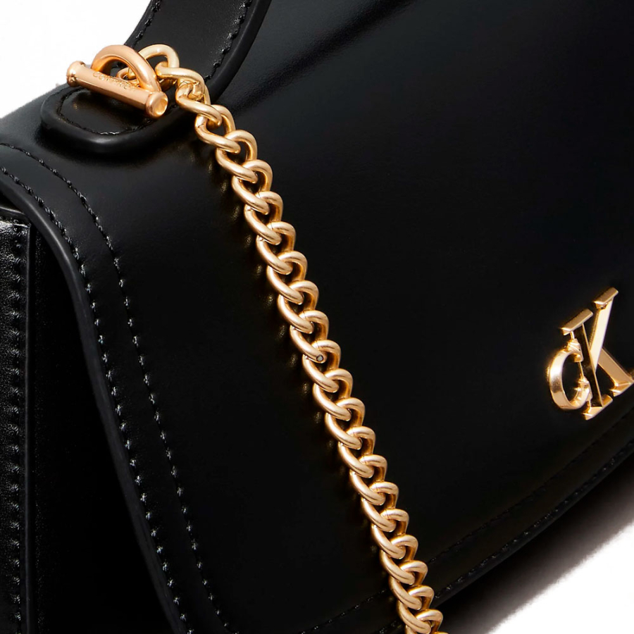 bolsa-tote-com-ferragens-de-logotipo-de-monograma bolsa-tote-com-ferragens-de-logotipo-de-monograma