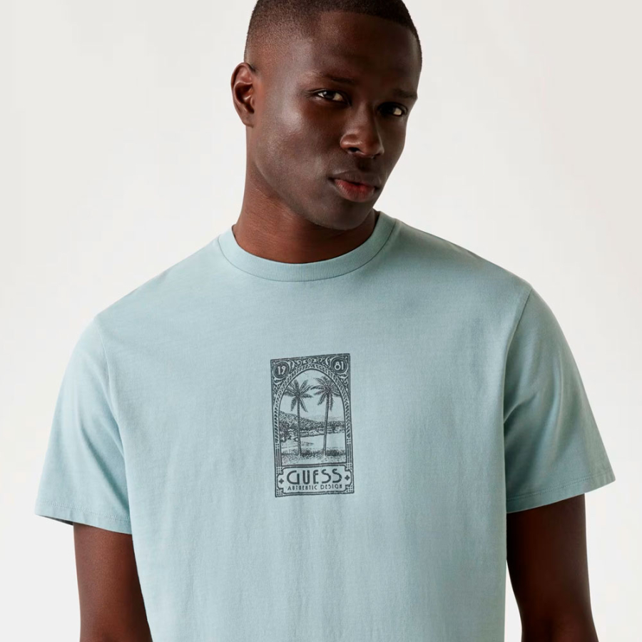 camiseta-con-aplicacion-grande-en-la-espalda
